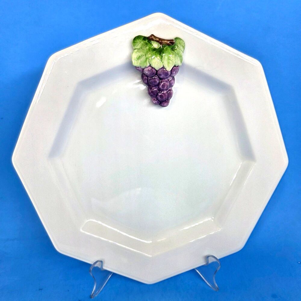 Mikasa Blanc de Blanc M2600 White 3D Grape Cluster Octagonal 9 1/2" Plate VGC